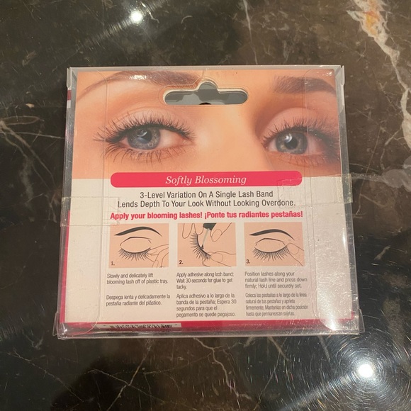 Kiss blooming Fake Lashes - Picture 4 of 5